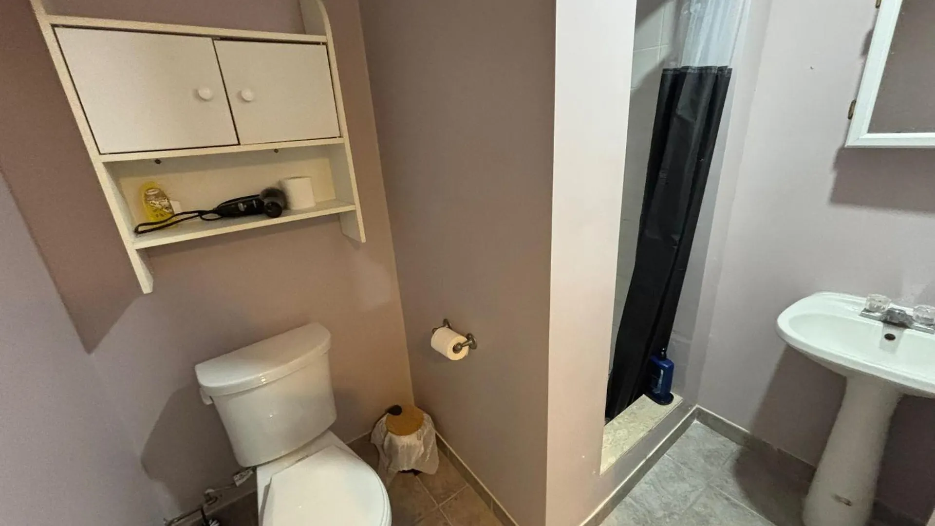 Homestay Square One Mall Room- Fast Speed Internet-Free Parking Mississauga