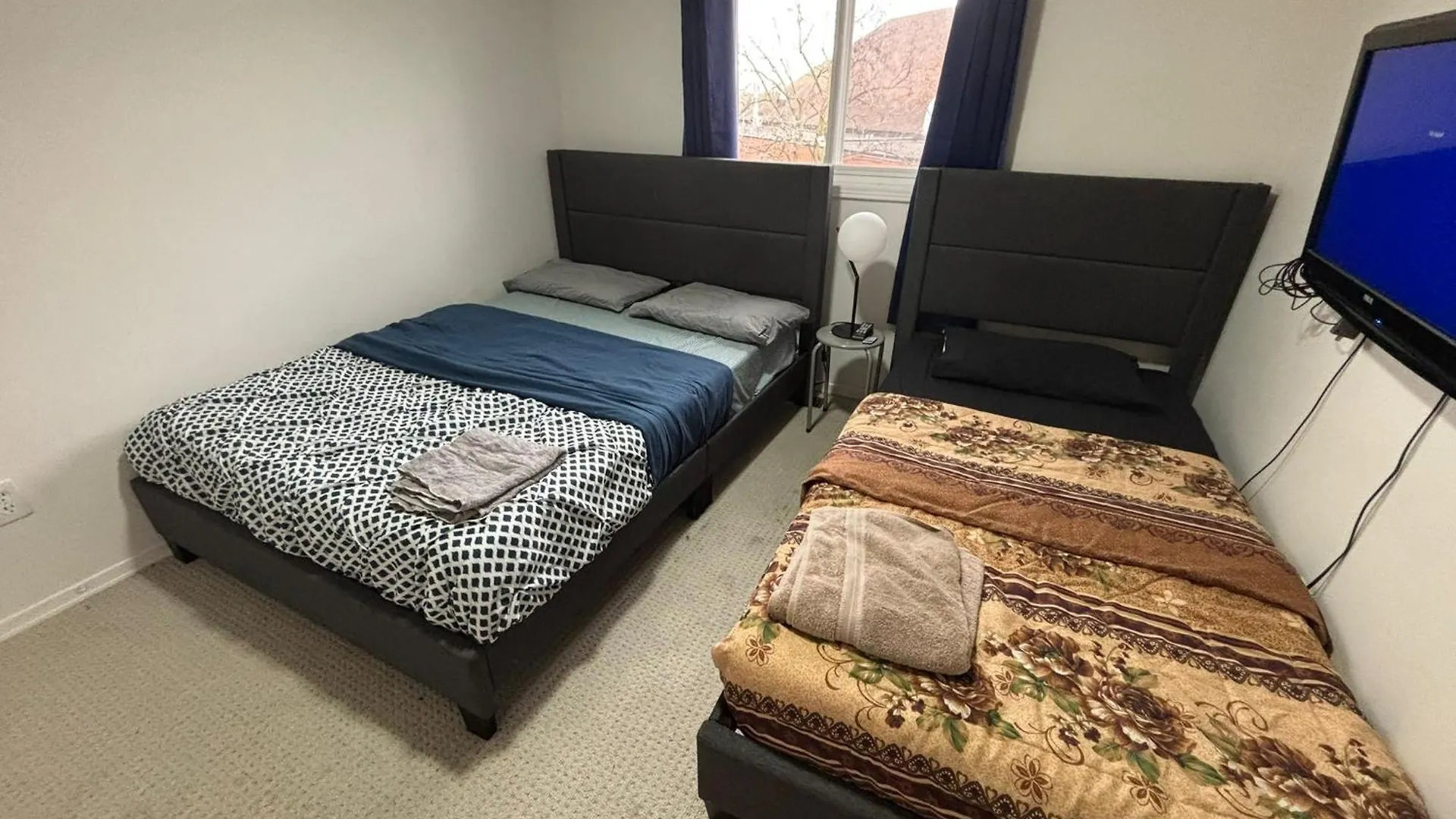 Square One Mall Room- Fast Speed Internet-Free Parking Mississauga Canada