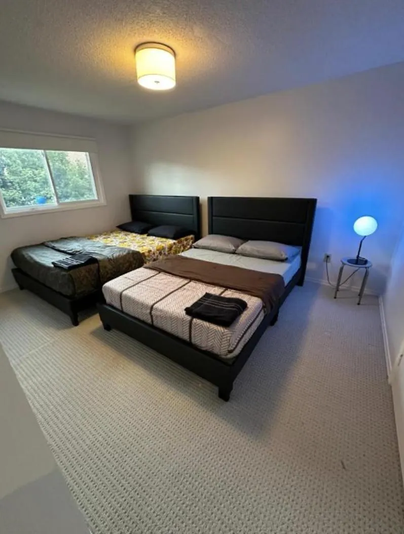 Square One Mall Room- Fast Speed Internet-Free Parking Mississauga