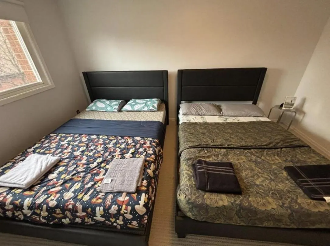 Square One Mall Room- Fast Speed Internet-Free Parking Mississauga Homestay